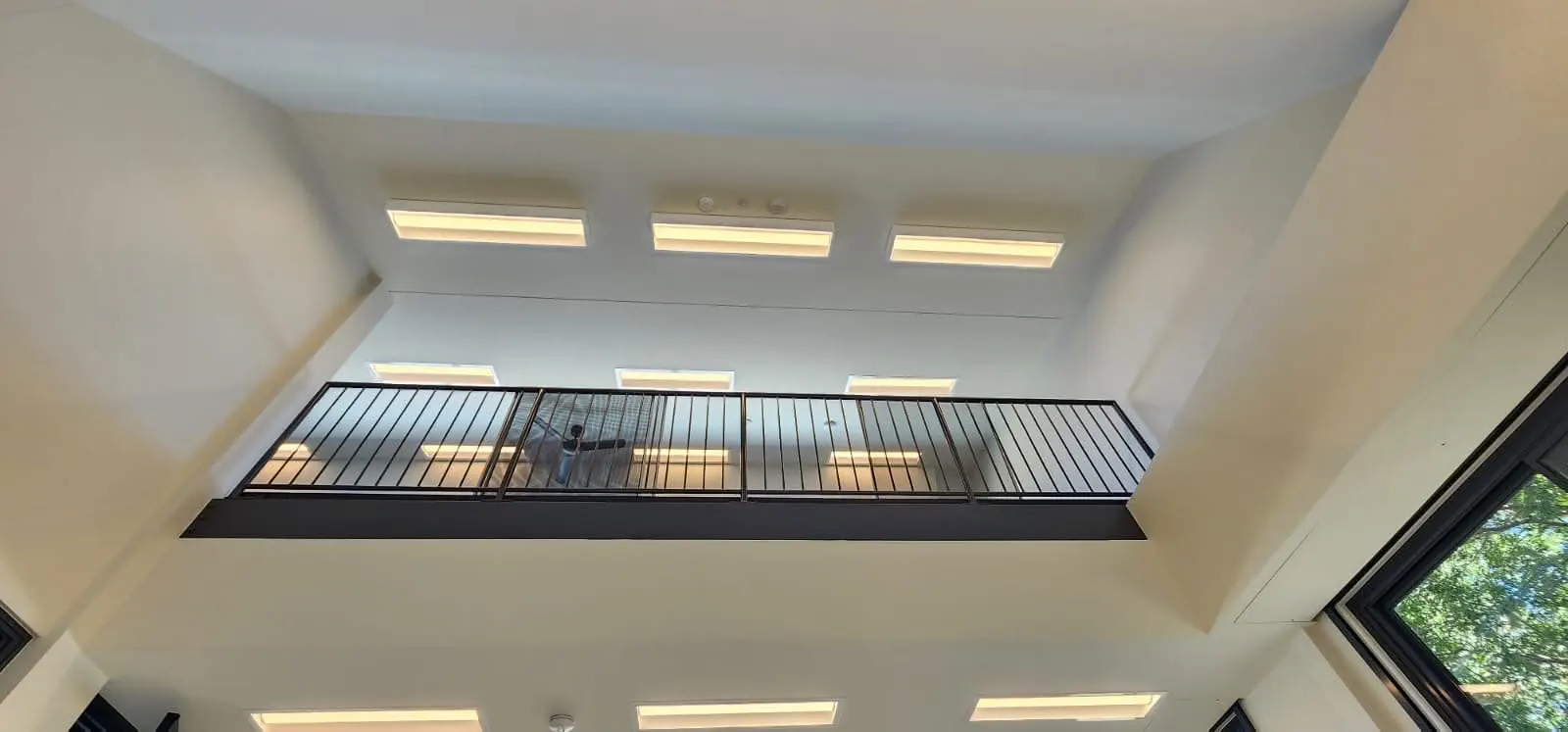 Double-height entry overlook