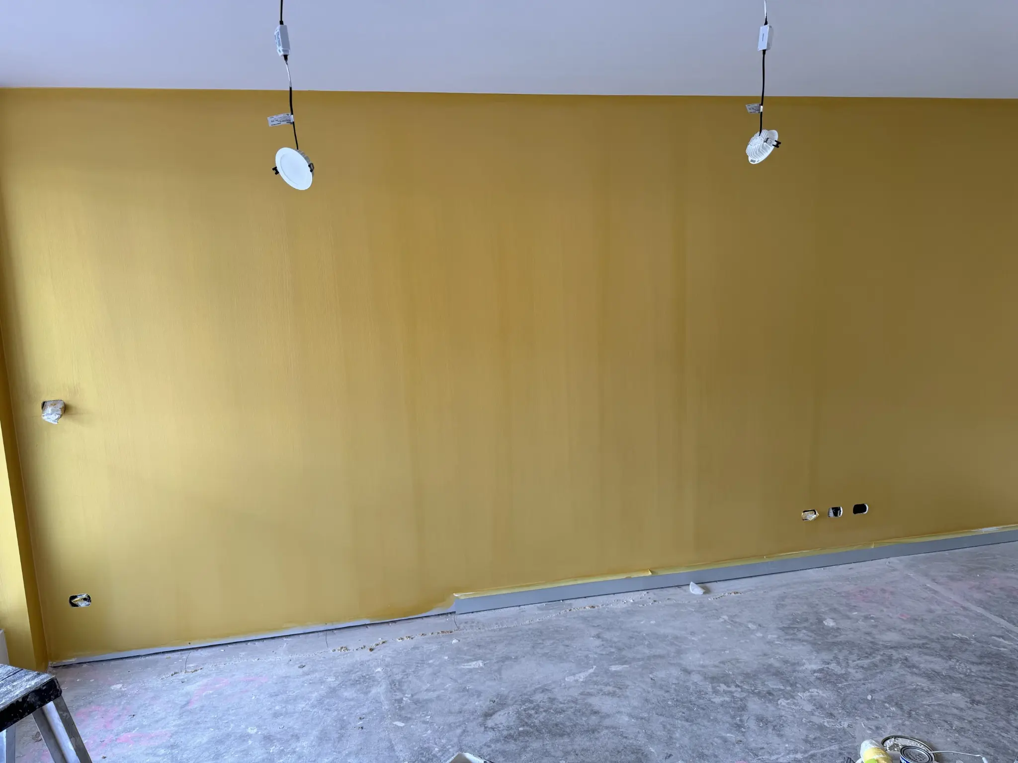 Golden feature wall with soft tonal variation